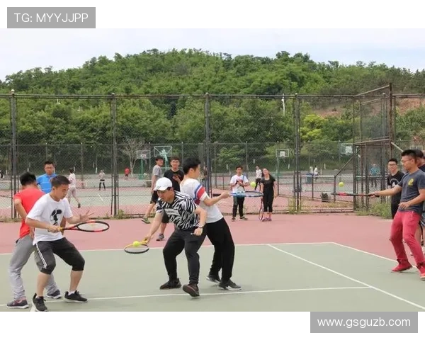 第28届大学生网球锦标赛决赛激烈上演 精彩对决引发全场热烈关注